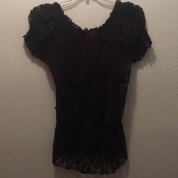 Laced top with camisole. Elastic tie waist. - Picture 2 of 3